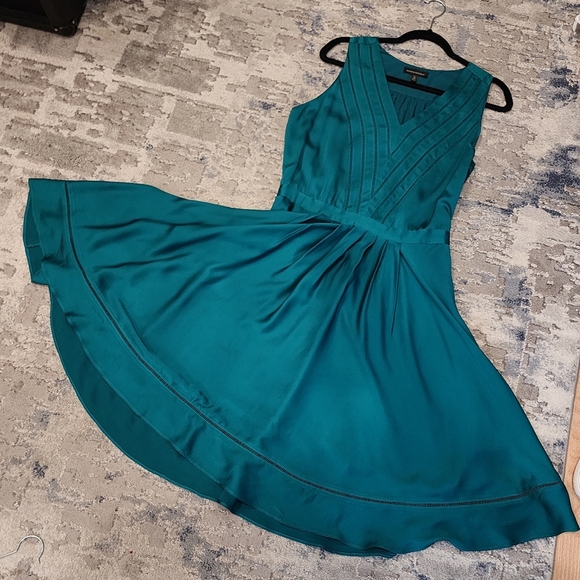 Banana Republic 10 Tall Green Satin V-neck Sleeveless Midi Dress Size 10T - Picture 12 of 16